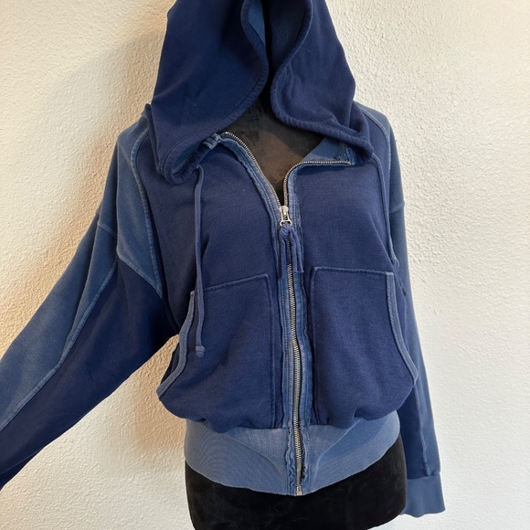 Free People Movement fitted zip Hoodie. Size medium. NWOT. - Picture 3 of 5
